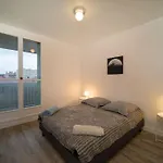 Fully Equipped Apartment Balcony Sleeps 7 Wifi