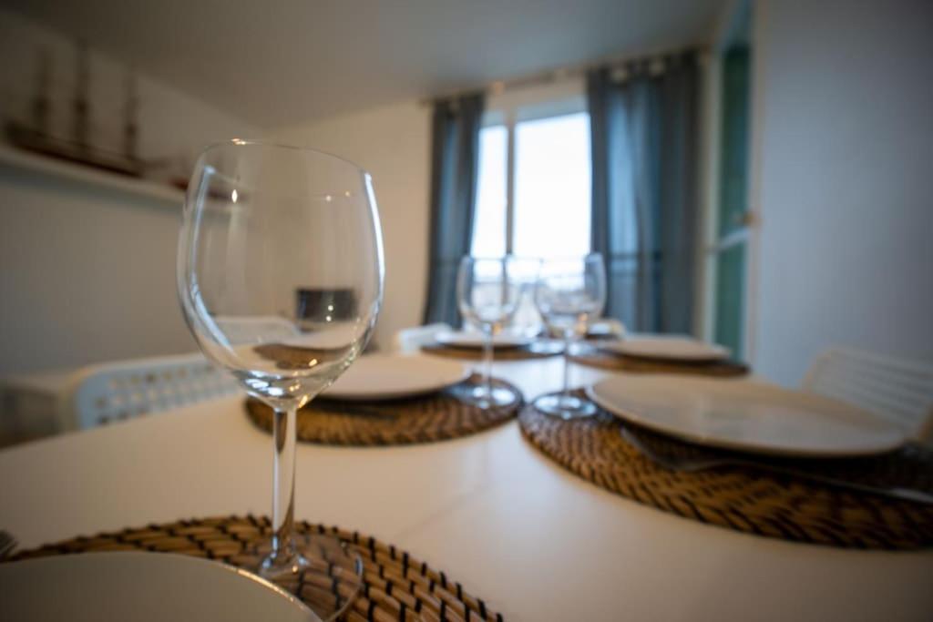 Fully Equipped Balcony Sleeps 7 Wifi * Marseilles